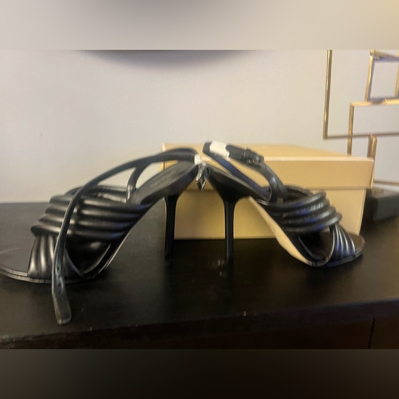 New Michael Kors Royce sandals, size 9 - Picture 5 of 8